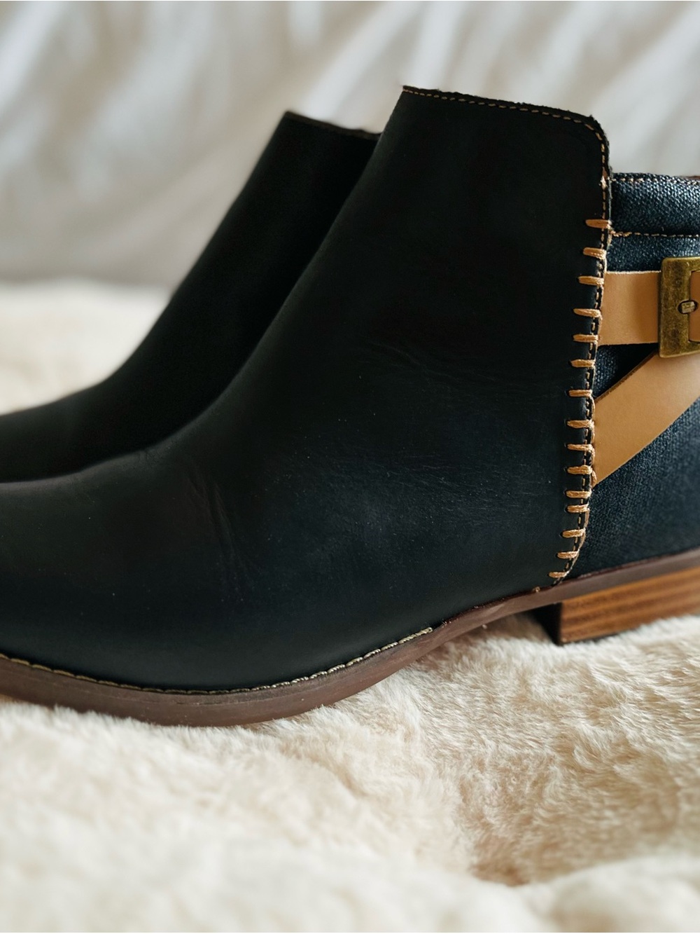 Spenco Dove Creek Black Leather Ankle Boots